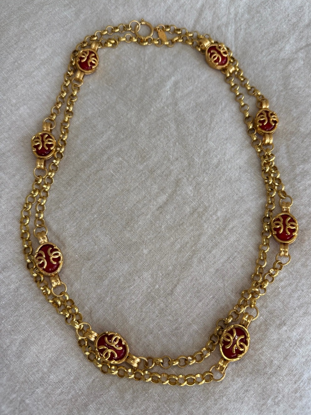 ❤️CHANEL Gold-Tone Multilayered Necklace with Red Glass Medallions✨